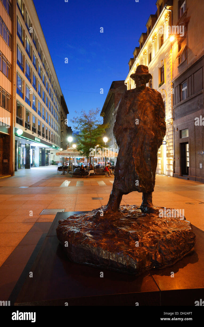 Zagabria, Varsavska street, statua di tin Ujevic Foto Stock