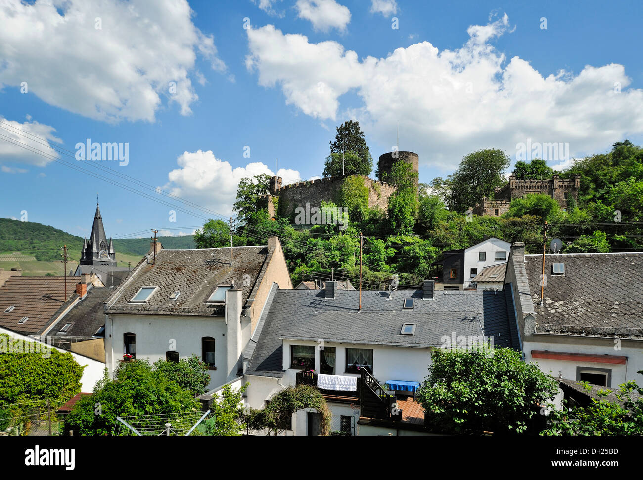 Chiesa Parrocchiale di San Mariae Assunta e il castello di Heimburg, Niederheimbach, Valle del Reno superiore e centrale Foto Stock