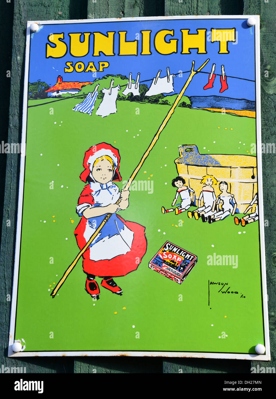 Vecchio stagno Sapone di luce solare pubblicità segno a Bekonscot Model Village, Beaconsfield, Buckinghamshire, Inghilterra, Regno Unito Foto Stock