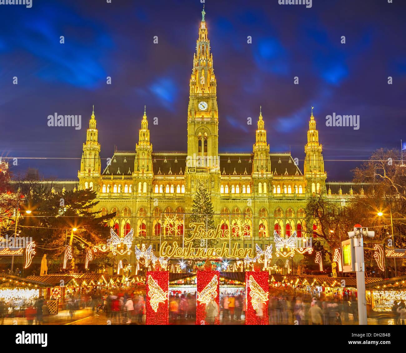 Il Rathaus e il mercatino di Natale a Vienna Foto Stock