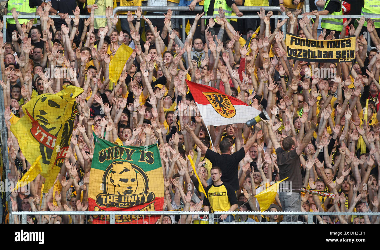 I fan del Borussia Dortmund, calcio Bundesliga, match tra FSV Mainz 05 e il Borussia Dortmund, Coface-Arena, Mainz Foto Stock