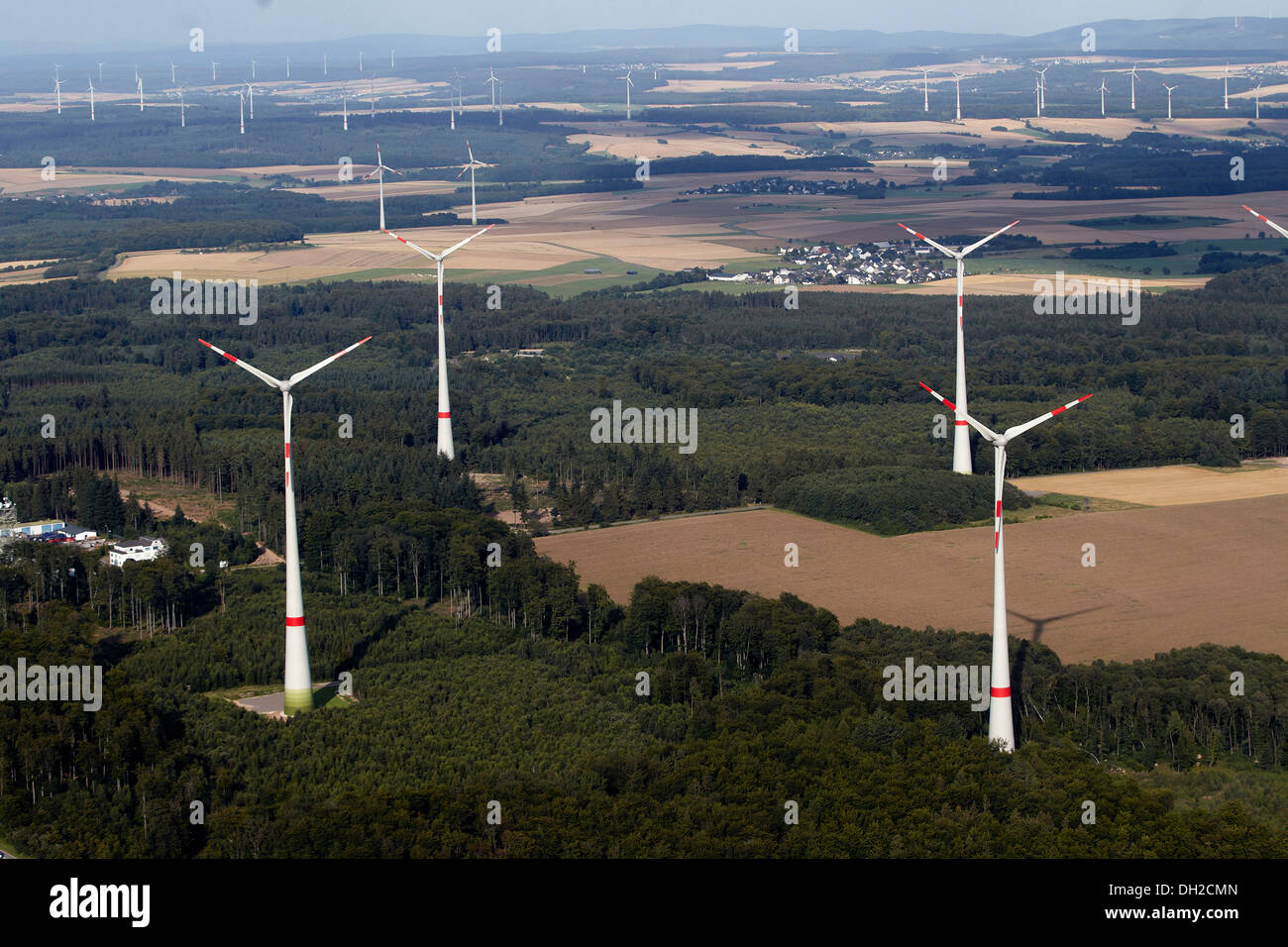 Le turbine eoliche in Hunsrueck vicino a Lautzenhausen, Renania-Palatinato Foto Stock