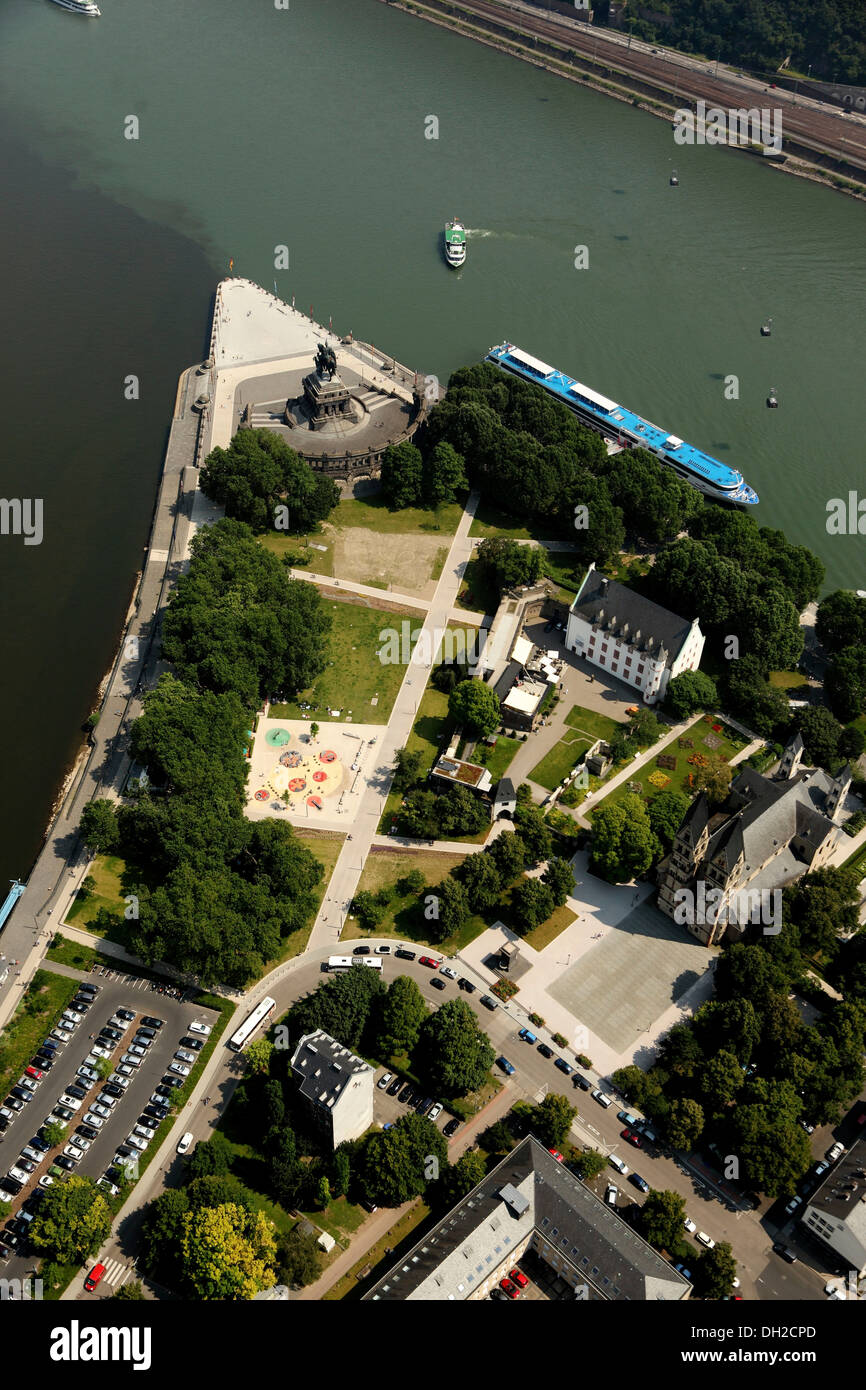 Vista aerea, Deutsches Eck capezzagna, la Basilica di San Kantor e il Deutschordenshaus edificio, Koblenz Foto Stock