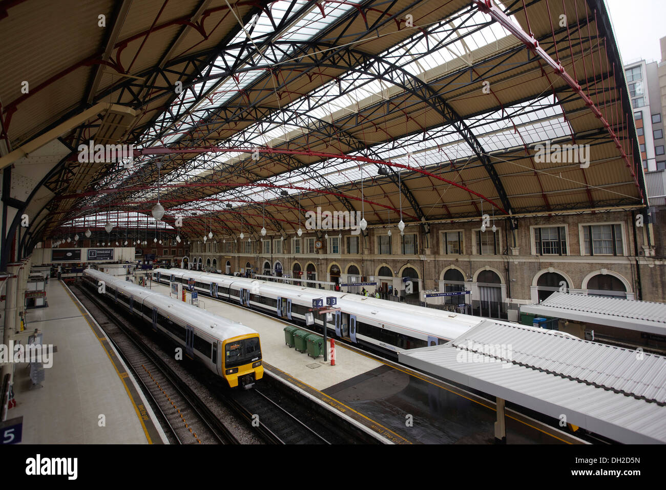 La stazione di Victoria a Londra, Inghilterra, Regno Unito, Europa Foto Stock