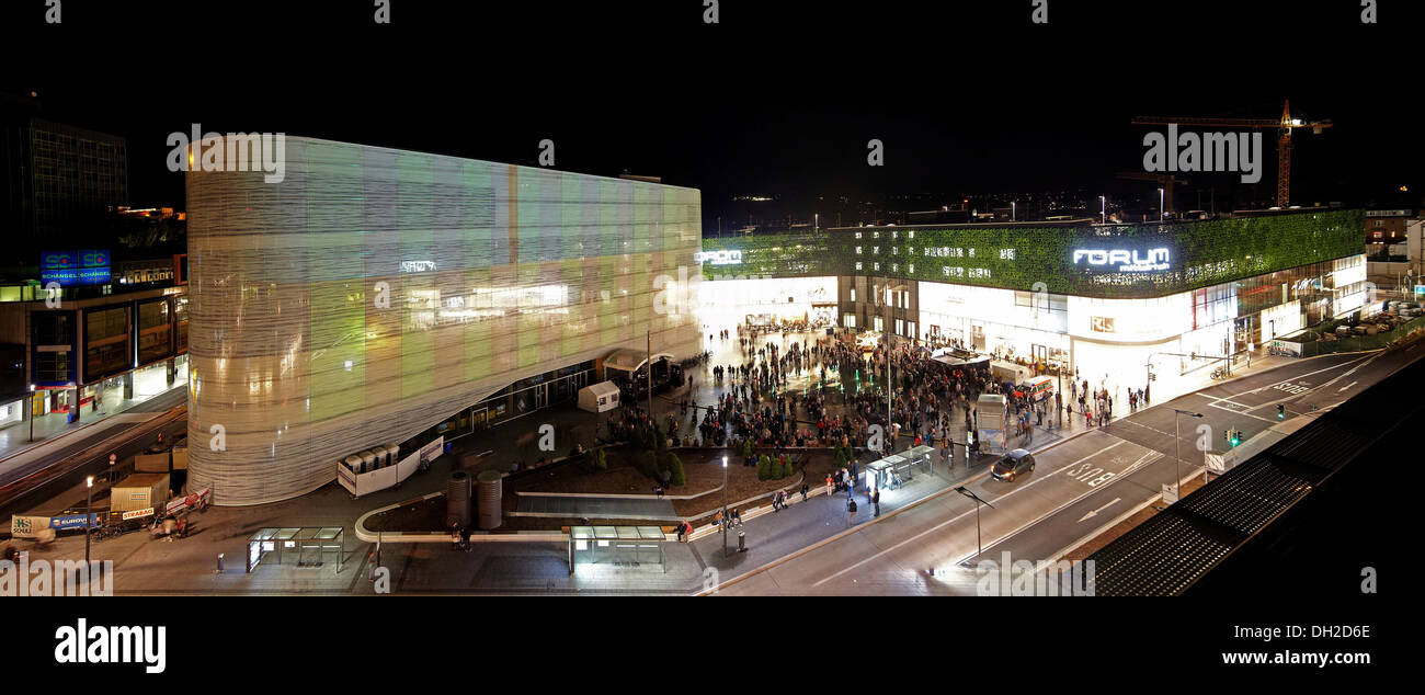 Zentralplatz quadrato con l'edificio Kulturbau, sinistra e Forum Mittelrhein edificio, Coblenza, Renania-Palatinato Foto Stock