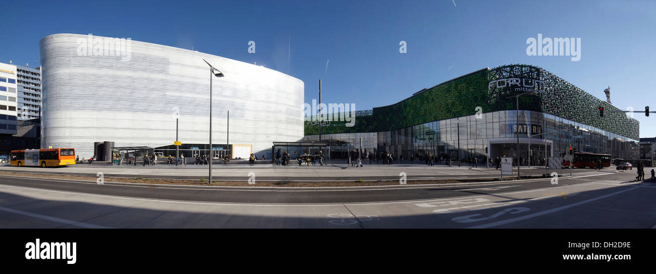 Zentralplatz quadrato con il Forum Confluentes centro culturale e il Forum Mittelrhein shopping centre, Coblenza Foto Stock