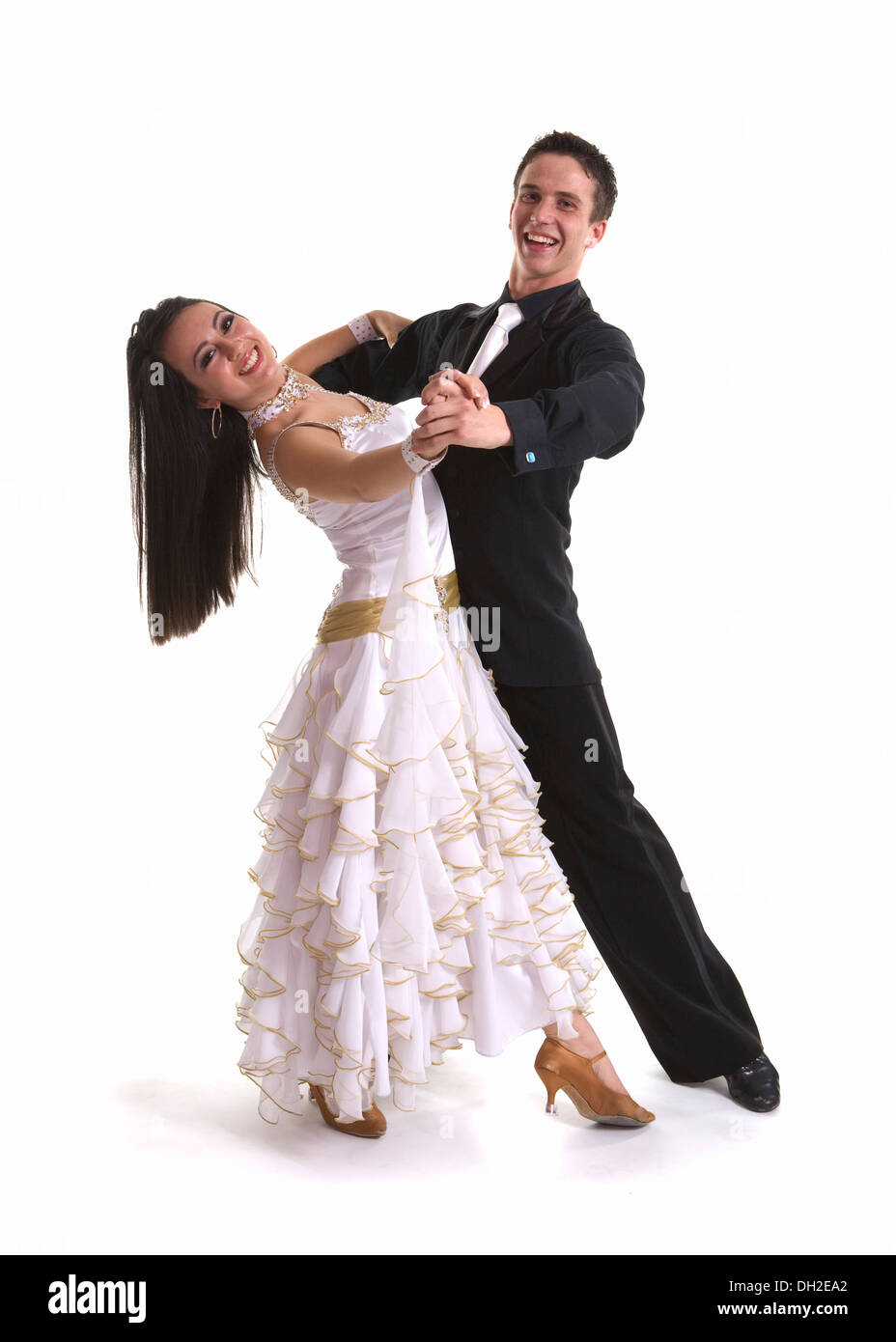 La sala da ballo giovani ballerini in costumi formale che pongono contro un solido background in studio Foto Stock