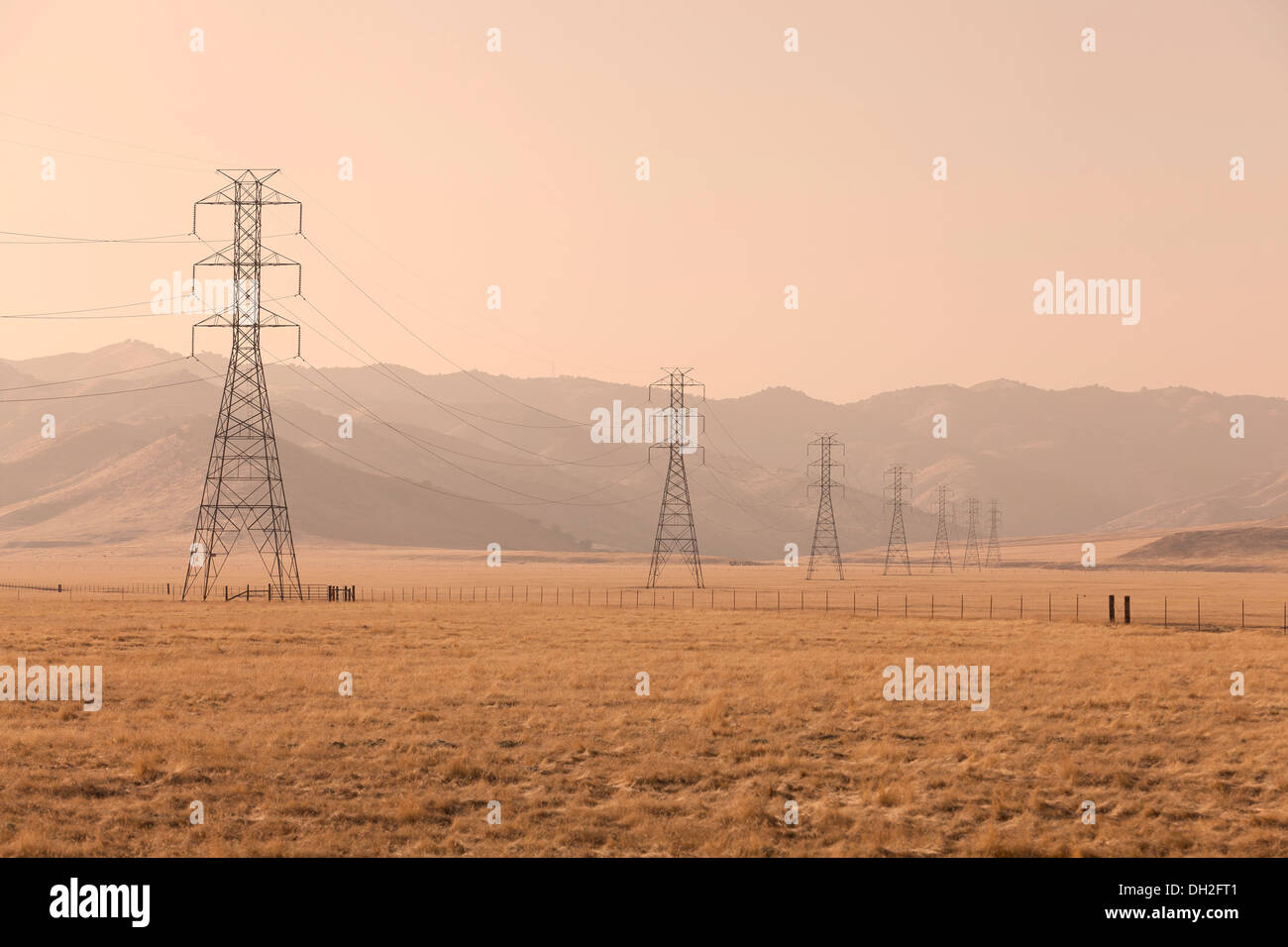 Rural Electric piloni - California, Stati Uniti d'America Foto Stock