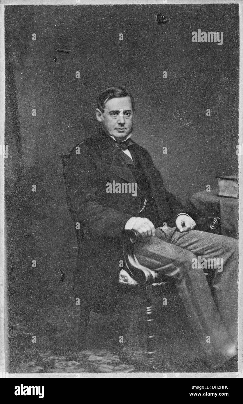 Questa fotografia raffigura Lord Richard B.P. Lyons, che è stato ministro britannico negli Stati Uniti dal 1858 al 1865, durante il suo mandato a Washington D.C. il ritratto lo mostra seduto, catturando un momento importante nella storia diplomatica. Foto Stock