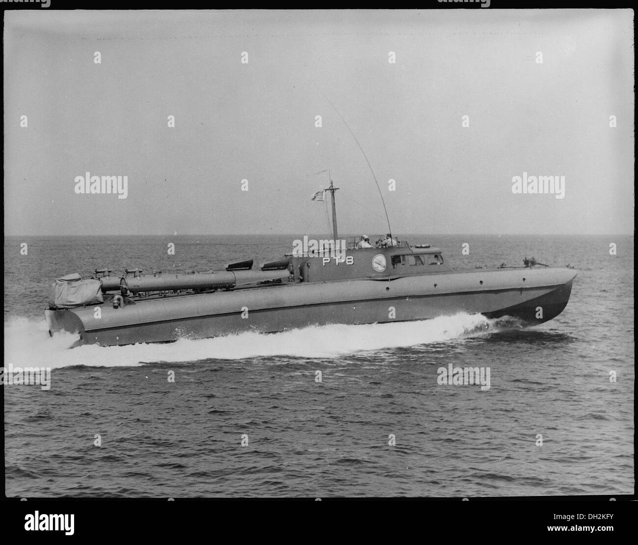Il motosilurante PT8, mostrato dal lato di dritta, è in corso il 15 ottobre 1941. Questa immagine cattura un vaso in tempo di guerra in movimento durante la seconda guerra mondiale. Foto Stock