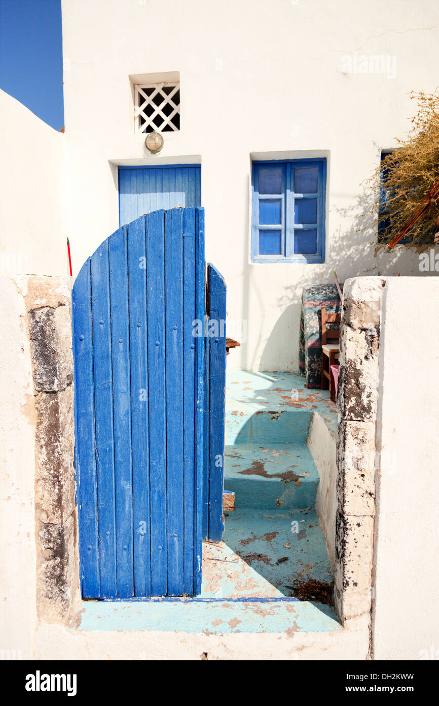 Gate nella vecchia casa mediterranea Foto Stock