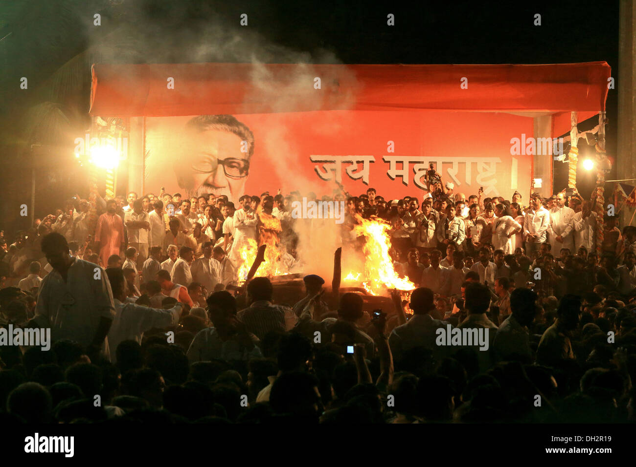 Capo Shivsena Bala Saheb Thackeray funerale al Parco Shivaji Mumbai Maharashtra, India - 18 novembre 2012 Foto Stock