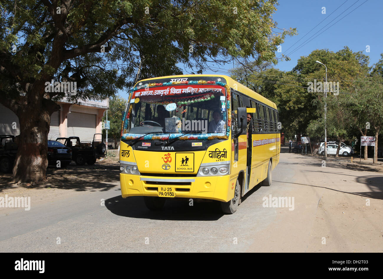 Giallo Tata scuola bus in Sawai Madhopur ,Rajasthan,l'India. Foto Stock