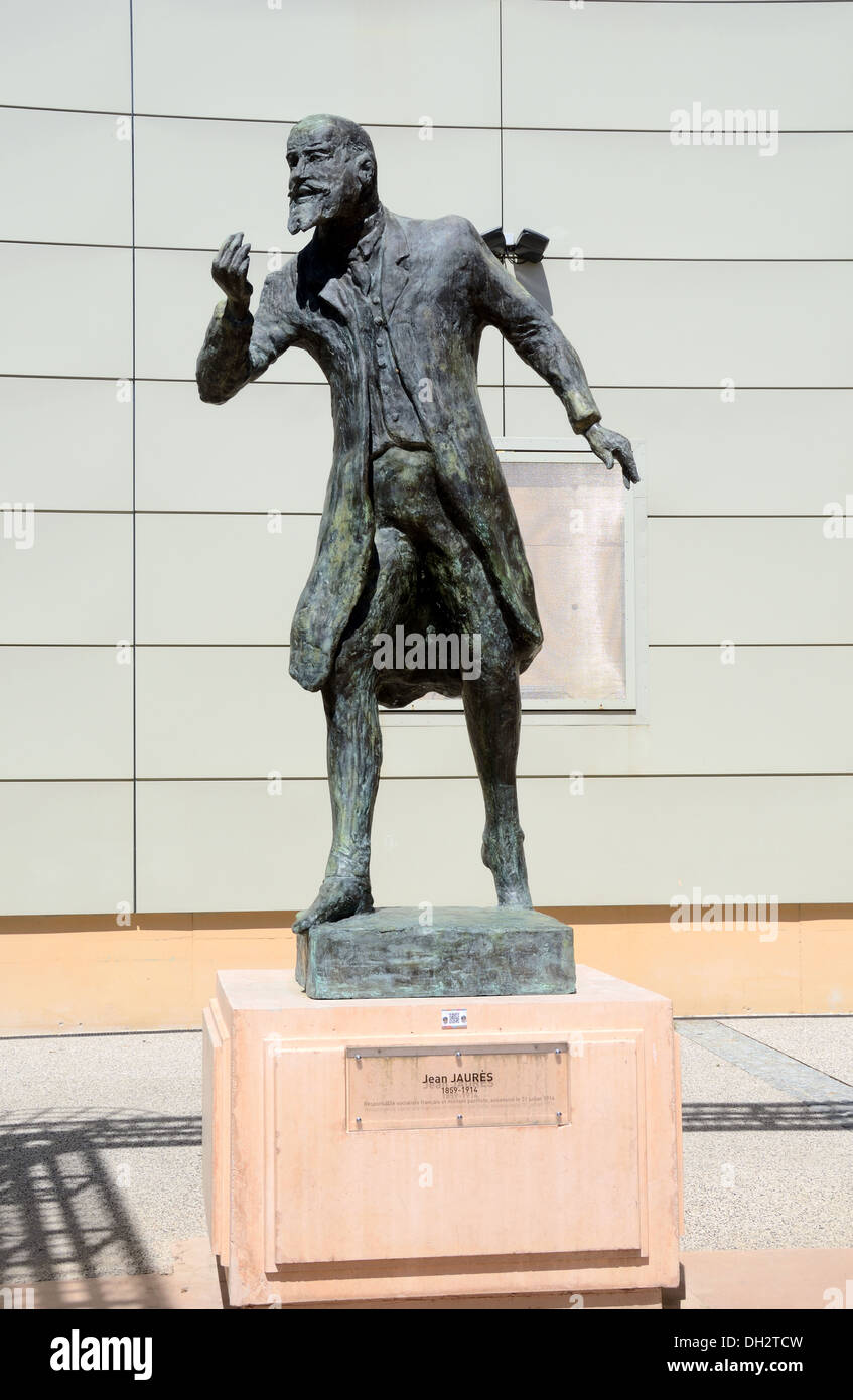 Statua di Jean Jaurès (1859-1914) dello scultore François Cacheux su Place du 20 éme Siècle Odysseum Complesso Montpellier Francia Foto Stock