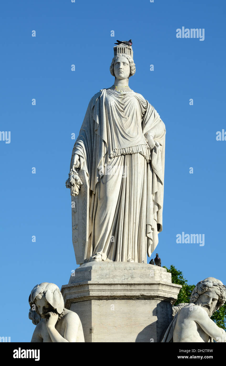 Fontana Di Pradier (1851), Con Statue E Sculture In Marmo Allegoriche, Sull'Esplanade Charles-De-Gaulle Nimes Francia Foto Stock