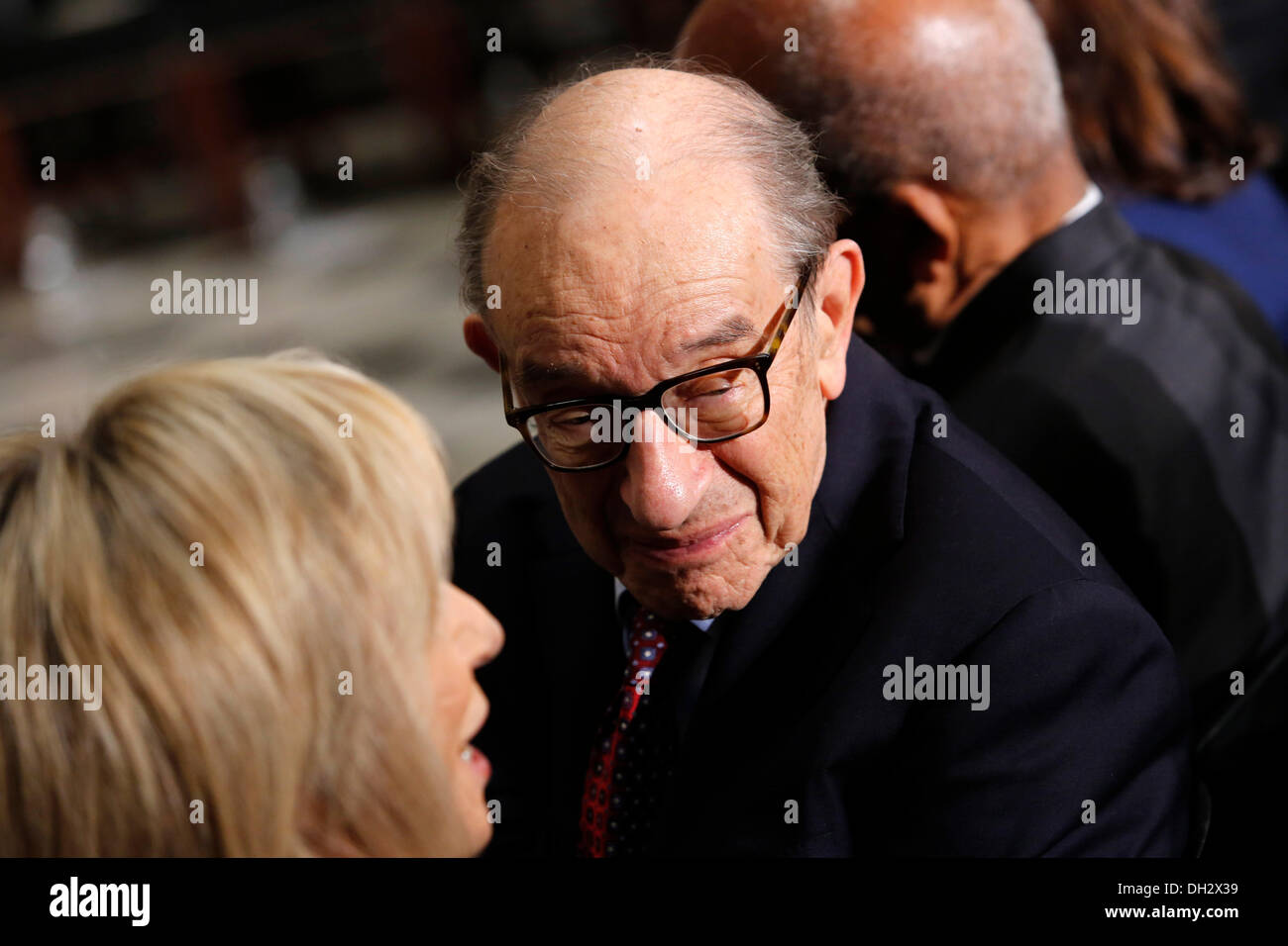 Ex Stati Uniti Federal Reserve Chairman Alan Greenspan assiste un memoriale di servizio in onore di ex presidente degli Stati Uniti Casa Thomas S. Foley (Democratico di Washington) NEGLI STATI UNITI Campidoglio in Washington, DC il 29 ottobre 2013. Foley rappresentato Washington del quinto quartiere congressuale è stata la 57th altoparlante della Camera dei rappresentanti degli Stati Uniti da 1989 a 1995. Successivamente ha servito come ambasciatore statunitense in Giappone dal 1997 al 2001. Credito: Aude Guerrucci / Pool via CNP Foto Stock