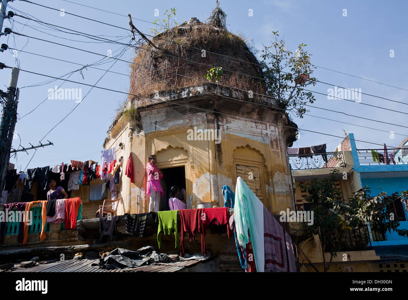 Vecchio tempio vicino a Ganga gange Rishikesh Uttarakhand India Asia Foto Stock