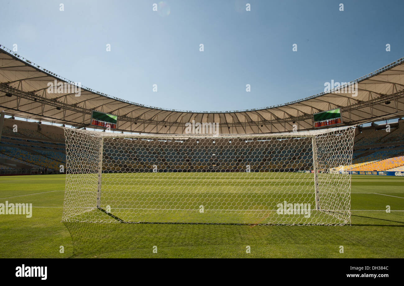 La recente ricostruzione Maracana stadium, Rio de Janeiro, Brasile. Uno della Coppa del Mondo 2014 host city di locali. Foto Stock