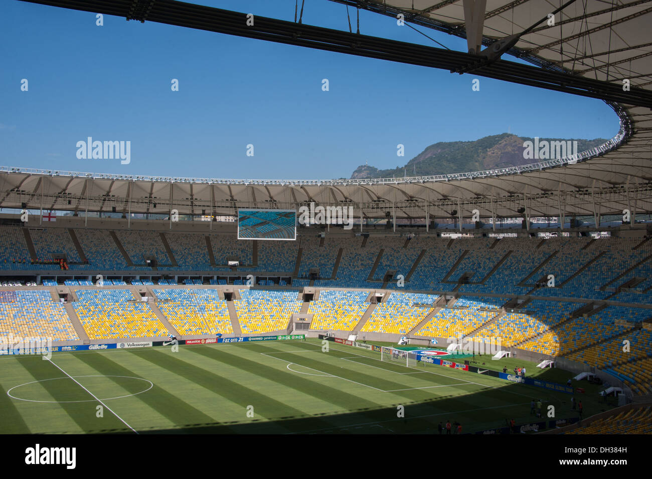 La recente ricostruzione Maracana stadium, Rio de Janeiro, Brasile. Uno della Coppa del Mondo 2014 host city di locali. Foto Stock