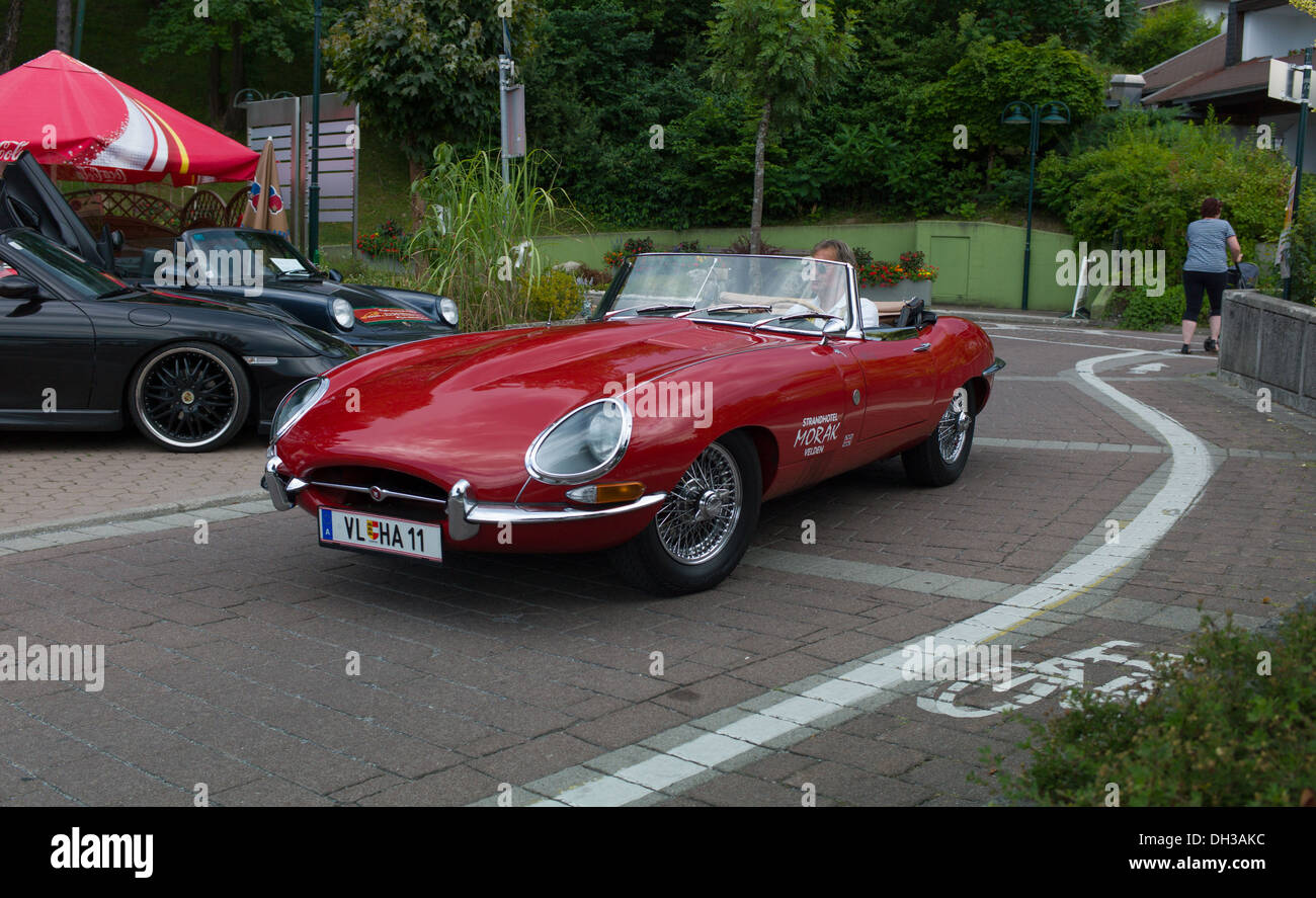 Un noleggio e type Jaguar sulle strade di Velden am Worthersee Austria Foto Stock