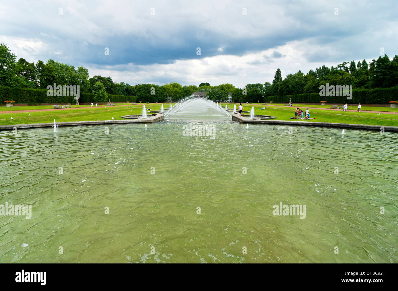 Nordpark giardino, bacini d'acqua all'entrata del parco, Duesseldorf, nella Renania settentrionale-Vestfalia Foto Stock