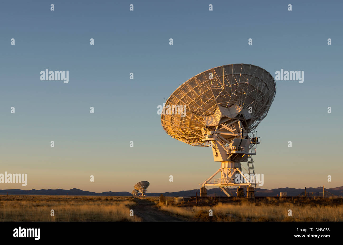 Antenne molto grande schiera, uno del mondo premier radio astronomico osservatori, vicino a Socorro, Nuovo Messico, Stati Uniti d'America. Foto Stock
