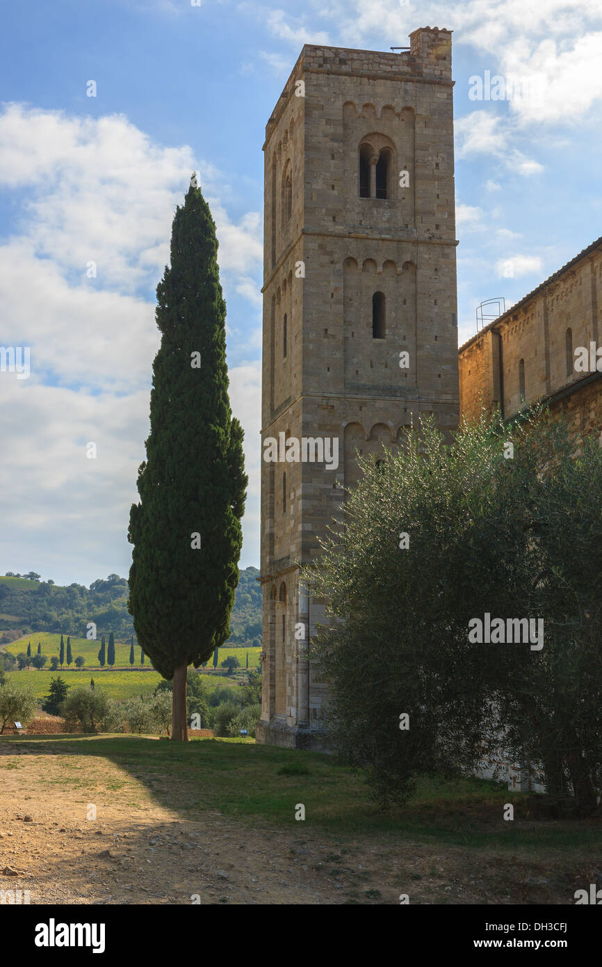L'Abbazia di Sant'Antimo è un ex monastero benedettino nel comune di Montalcino, Toscana, Italia centrale Foto Stock