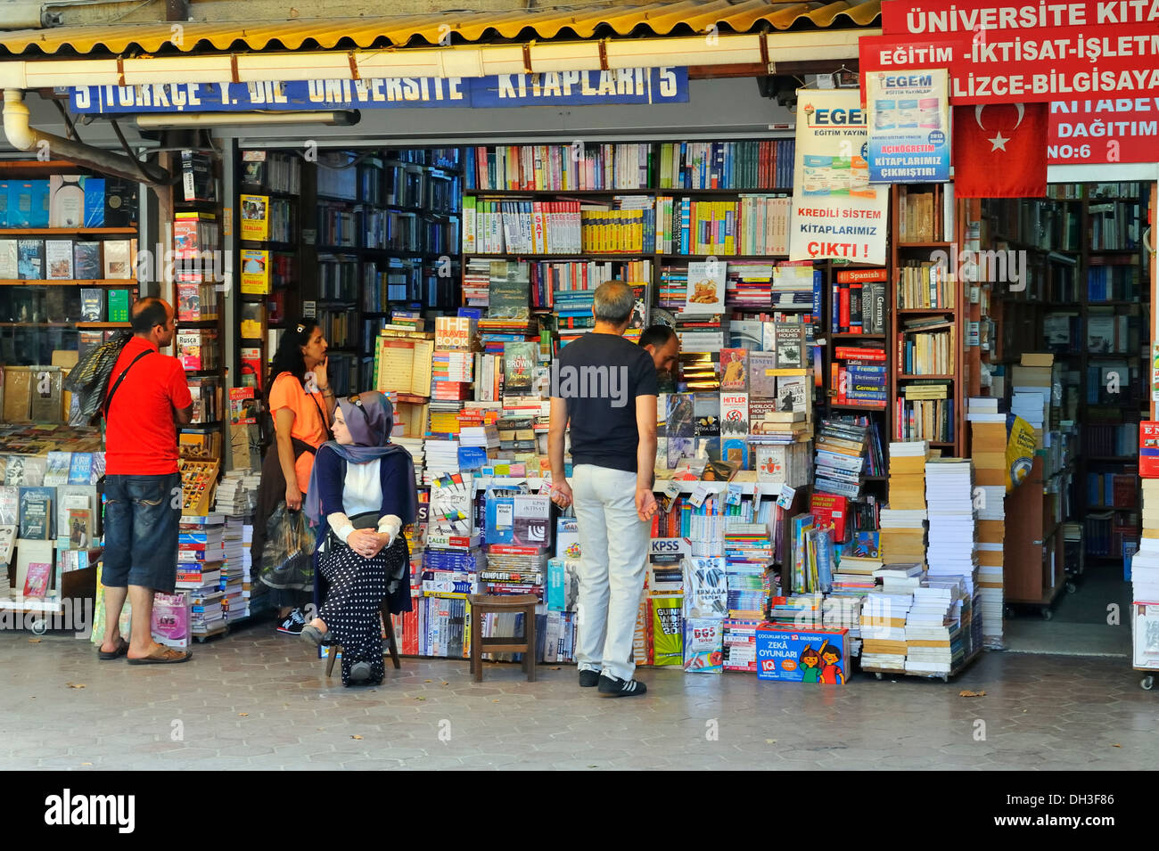 Prenota negozi vicino al Bazaar coperto e Università di Istanbul, Istanbul, Turchia 130916 31595 Foto Stock