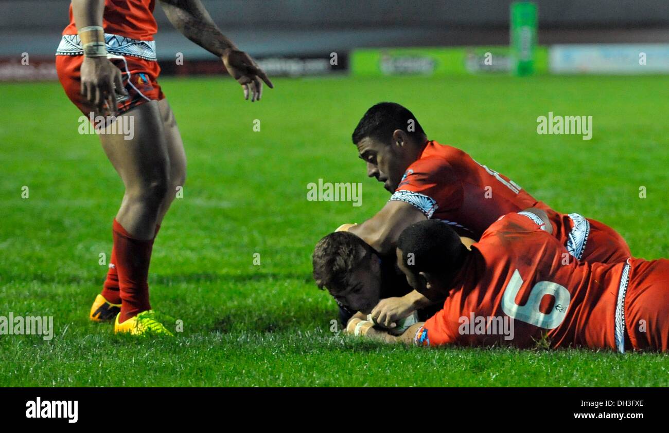 Workington, Cumbria, Regno Unito. Il 29 ottobre 2013. Matty Russell (Scozia) passa al cliente di provare vincente - Tonga v Scozia - GRUPPO C - Coppa del Mondo di Rugby 2013 - Derwent Stadium, Workington, Inghilterra. 29/10/2013 © Sport In immagini/Alamy Live News Foto Stock