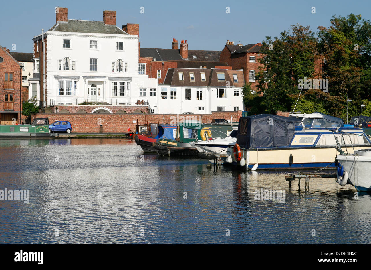 Edificio georgiano dal bacino del canale Staffordshire e Worcestershire Canal Stourport on Severn Worcestershire Inghilterra REGNO UNITO Foto Stock