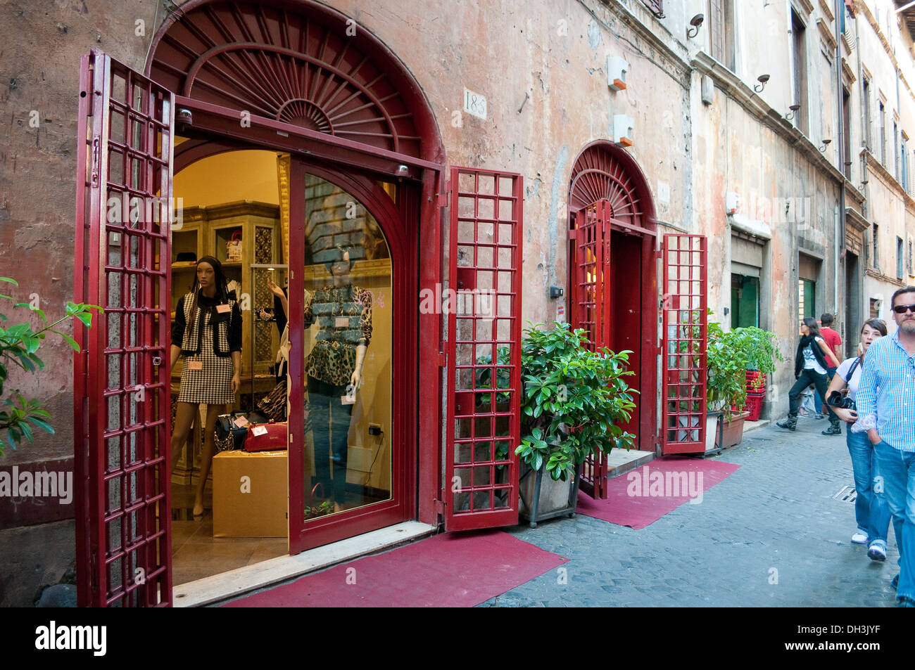 Abbigliamento negozio boutique in Via de Coronari nel centro storico di Roma, Italia Foto Stock