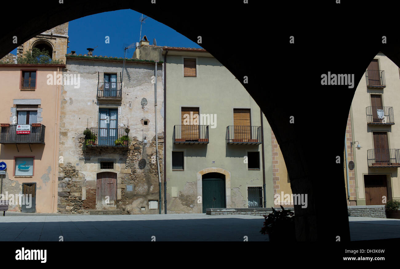 Case nella vecchia città antica di Peralada Catalogna SPAGNA Foto Stock