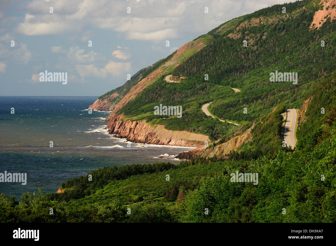 Costa a la strada costiera Cabot Trail in Cape Breton National Park, Nova Scotia, Canada, America del Nord Foto Stock