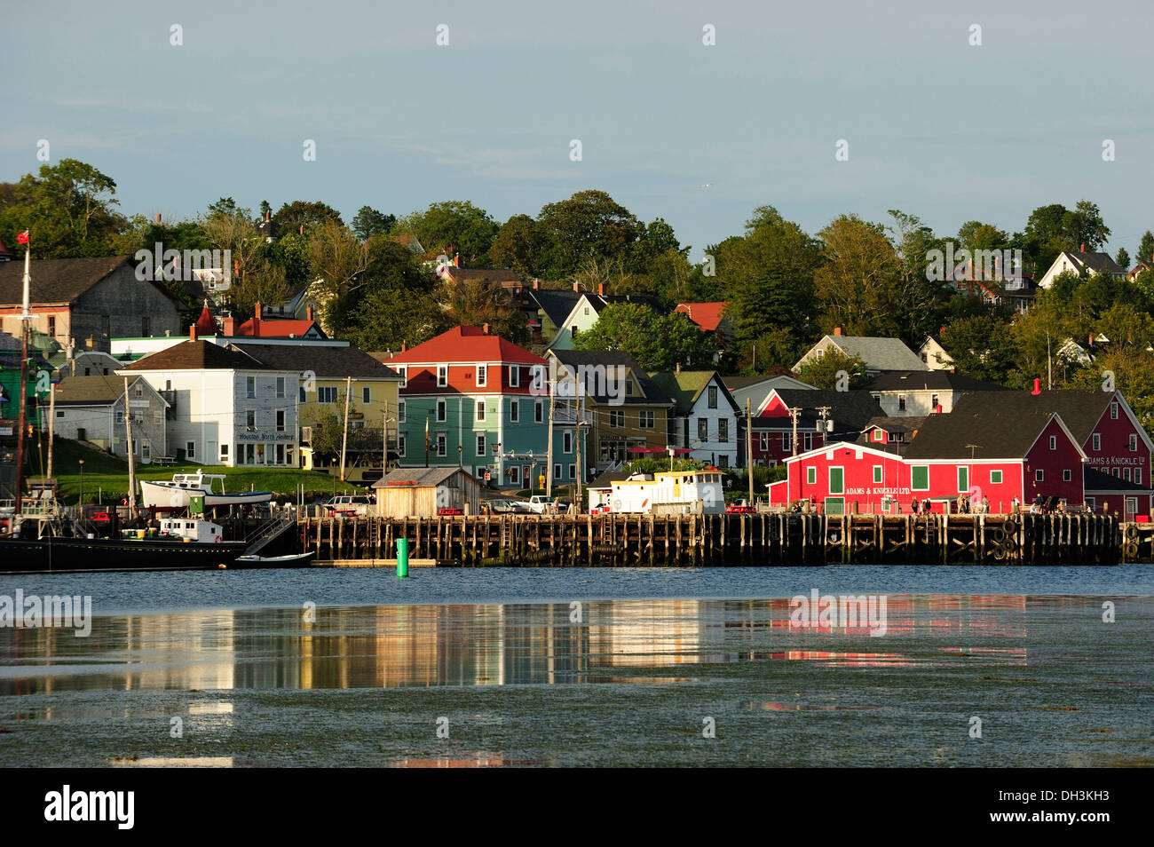Il porto e le case di Lunenburg, UNESCO sito Heritags, Nova Scotia, Canada Foto Stock