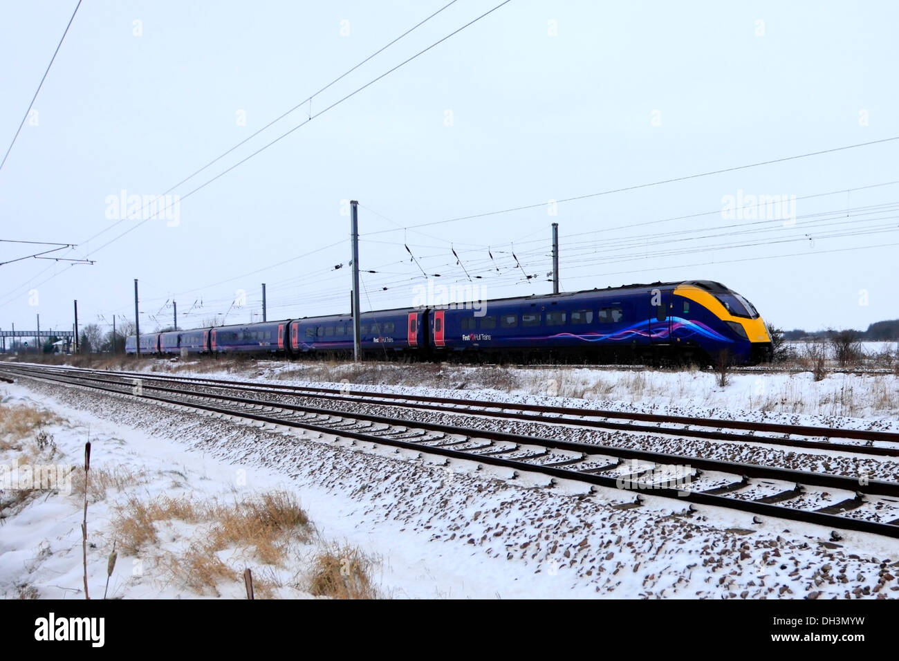 In inverno la neve, 180112 Adelante primo scafo, treni ad alta velocità treno diesel, East Coast Main Line Railway, Cambridgeshire, Regno Unito Foto Stock