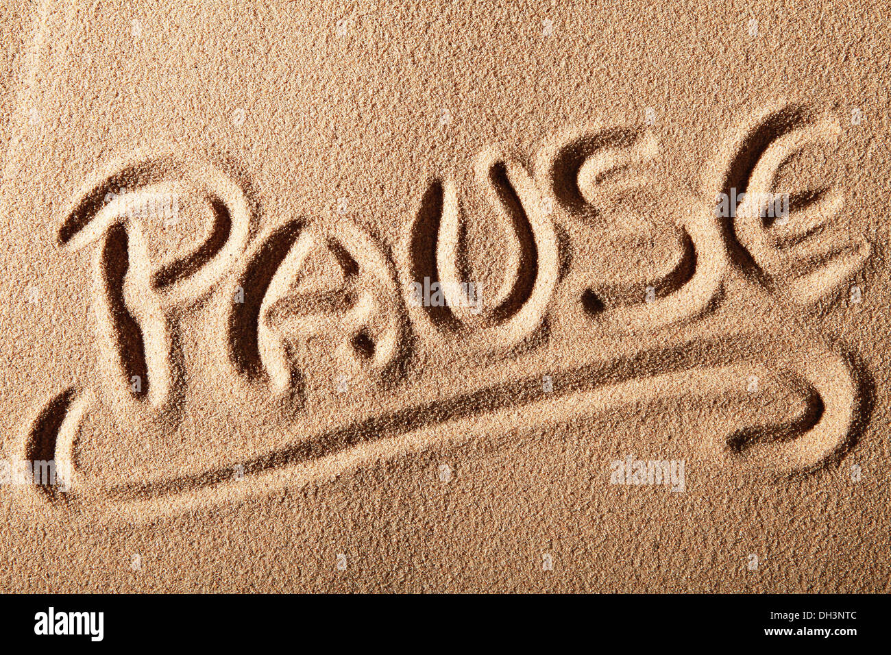 La scrittura nella sabbia 'pausa' Foto Stock