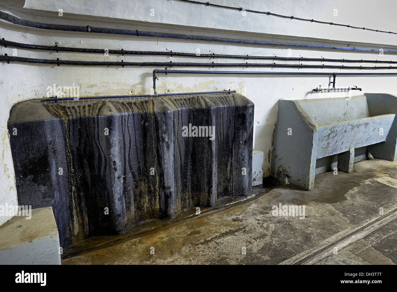 Un orinatoio in galleria, quattro à Chaux fortezza, linea Maginot. Foto Stock