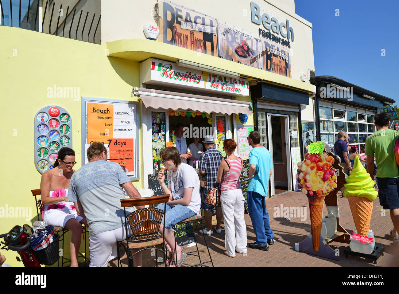 Gelateria sul lungomare, spiaggia di Cleethorpes, Cleethorpes, Lincolnshire, England, Regno Unito Foto Stock