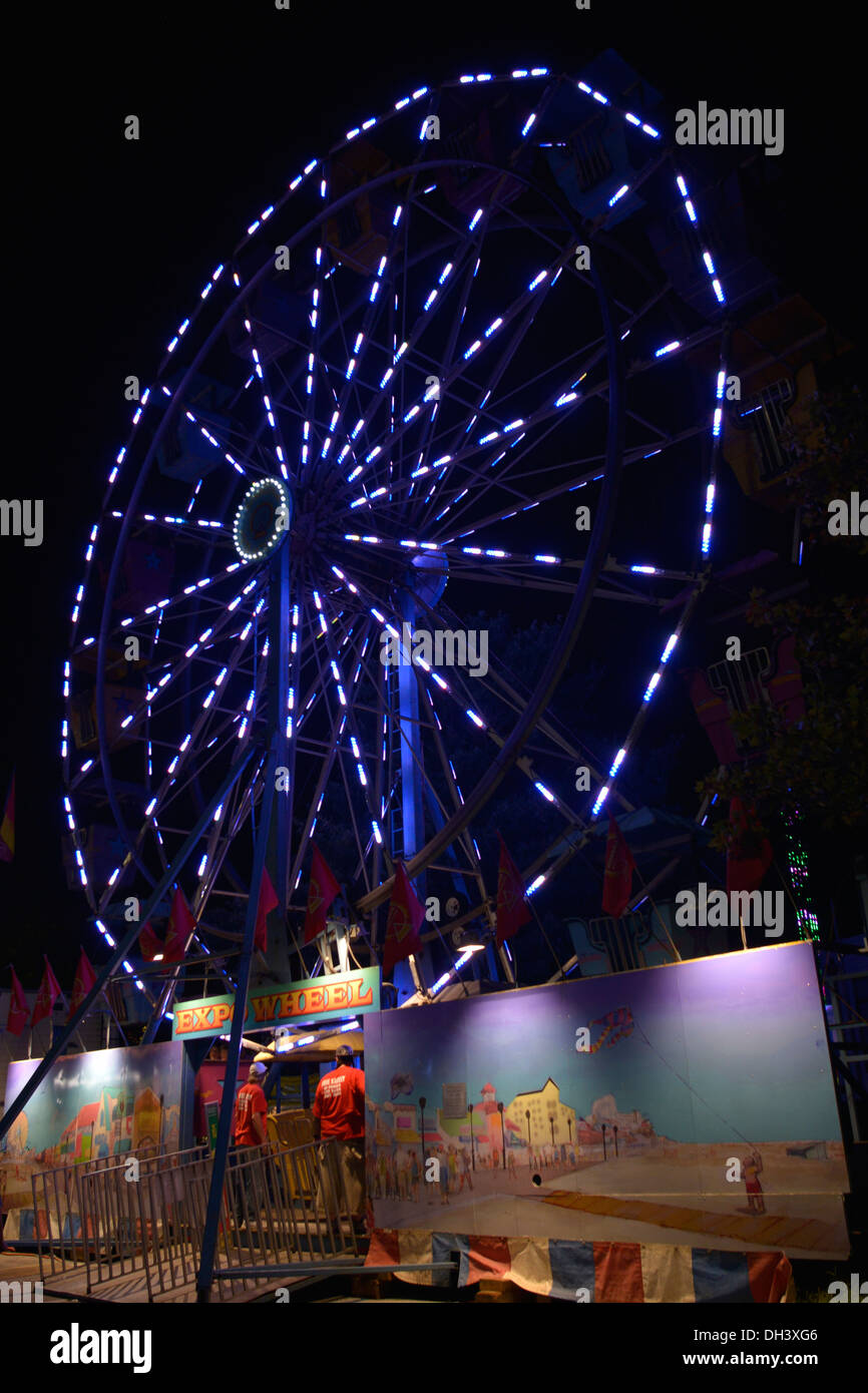 Ruota panoramica Ferris, illuminato, notte, carnevale,Greenbelt,Md Foto Stock