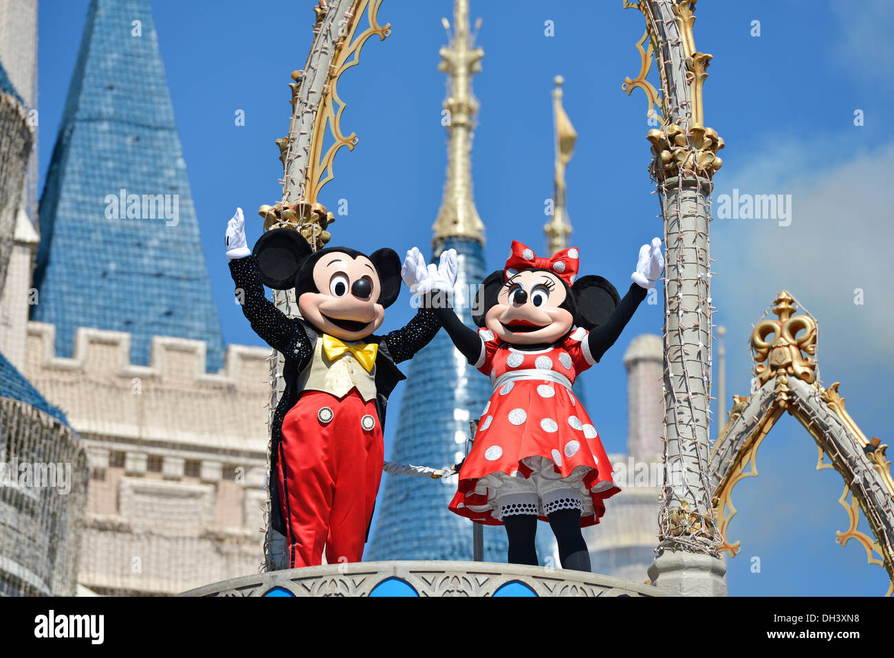 Topolino e Minnie Mouse, sogno lungo Show davanti al Castello di Cenerentola al Magic Kingdom, Disney World, Florida HS Foto Stock