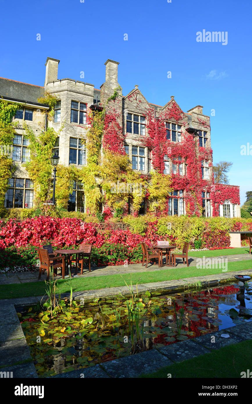 Pennyhill Park Hotel in autunno, London Rd, Bagshot Surrey, Inghilterra, Regno Unito Foto Stock