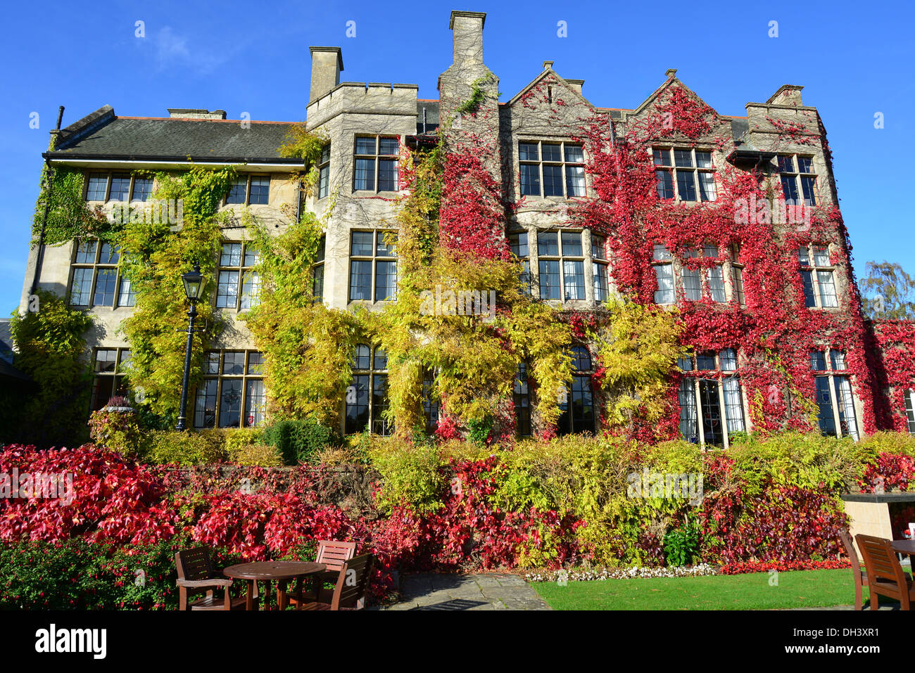 Pennyhill Park Hotel in autunno, London Rd, Bagshot Surrey, Inghilterra, Regno Unito Foto Stock