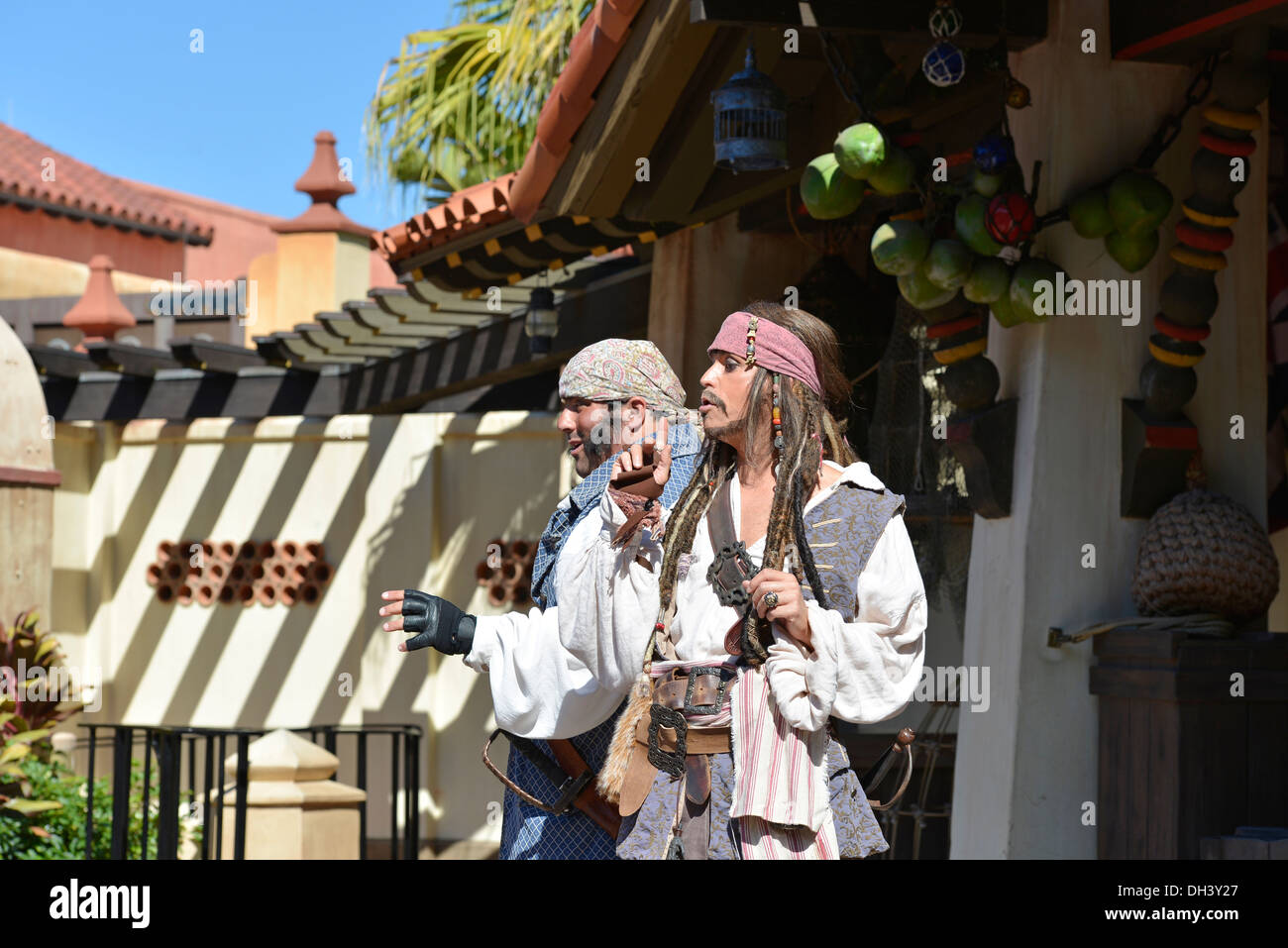 Il capitano Jack Sparrow pirata del Tutorial mostra a Adventureland nel Magic Kingdom, Disney World Resort, Florida Foto Stock