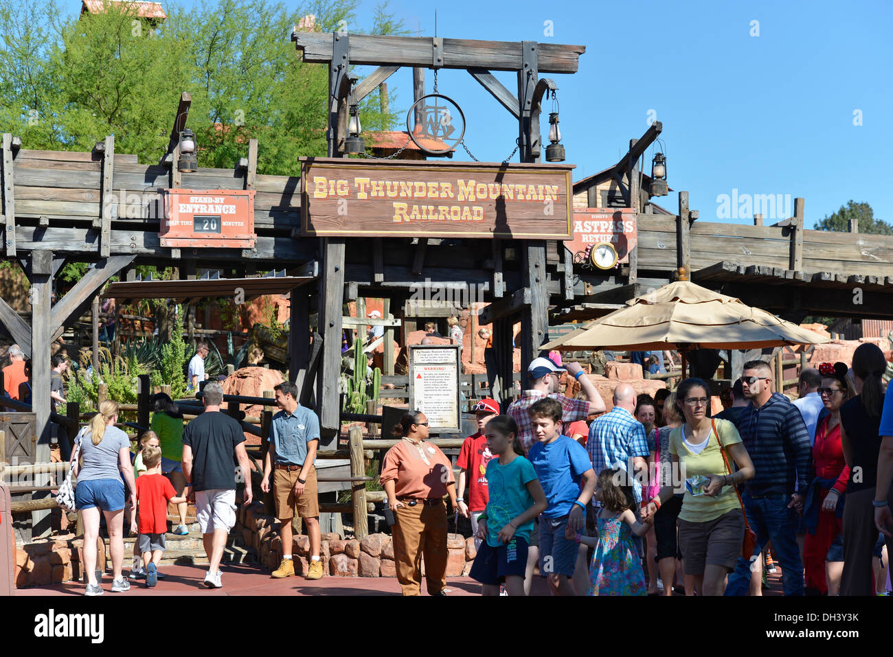 Big Thunder Mountain Railroad Rides Roller Coaster in Adventureland al Magic Kingdom, Disney World, a Orlando, Florida Foto Stock