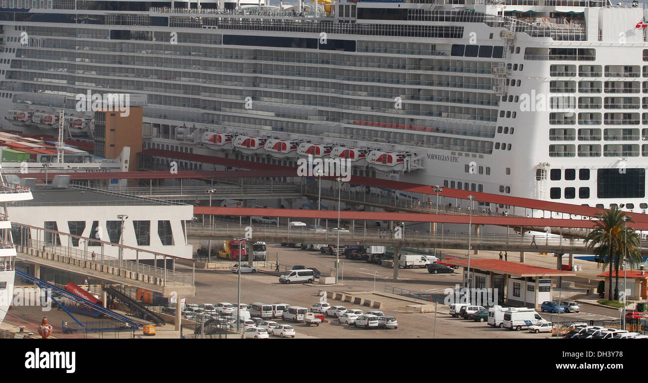 Navi da crociera ancorato a Palma de Majorca's port in Spagna Foto Stock