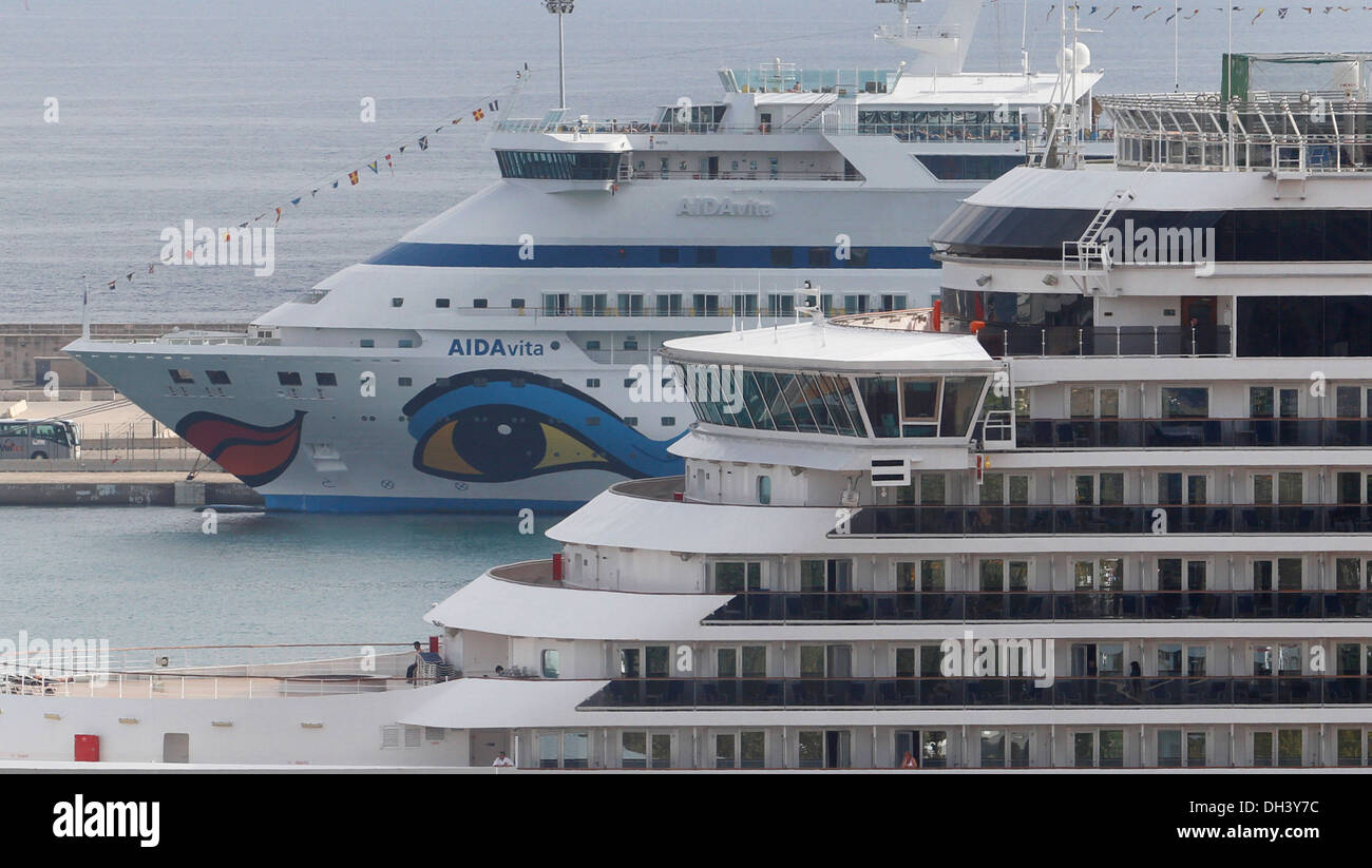 Navi da crociera ancorato a Palma de Majorca's port in Spagna Foto Stock