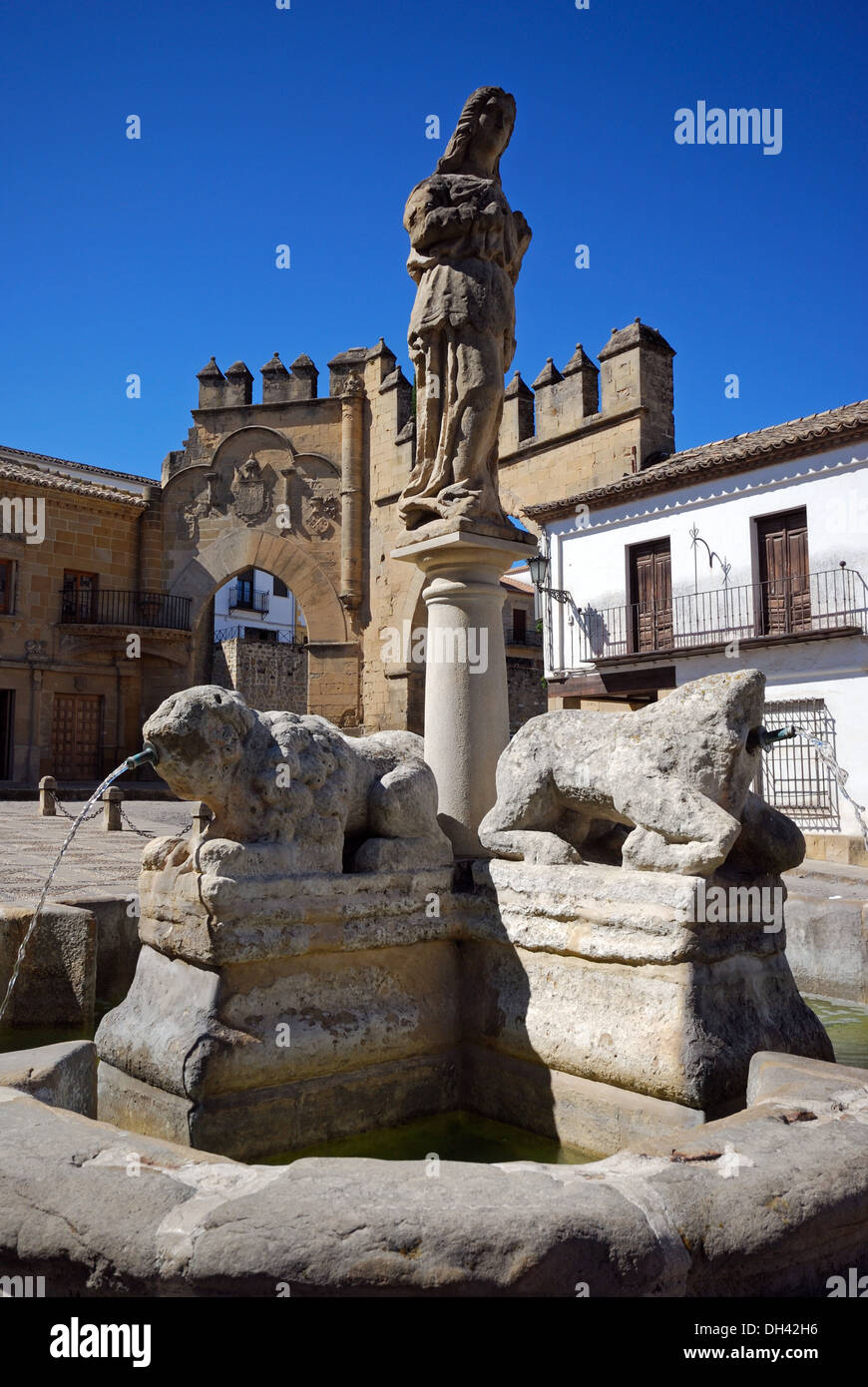 La fontana dei leoni, Plaza de populo (chiamato anche Plaza Los Leones), BAEZA, Provincia di Jaen, Andalusia, Spagna, Europa occidentale. Foto Stock