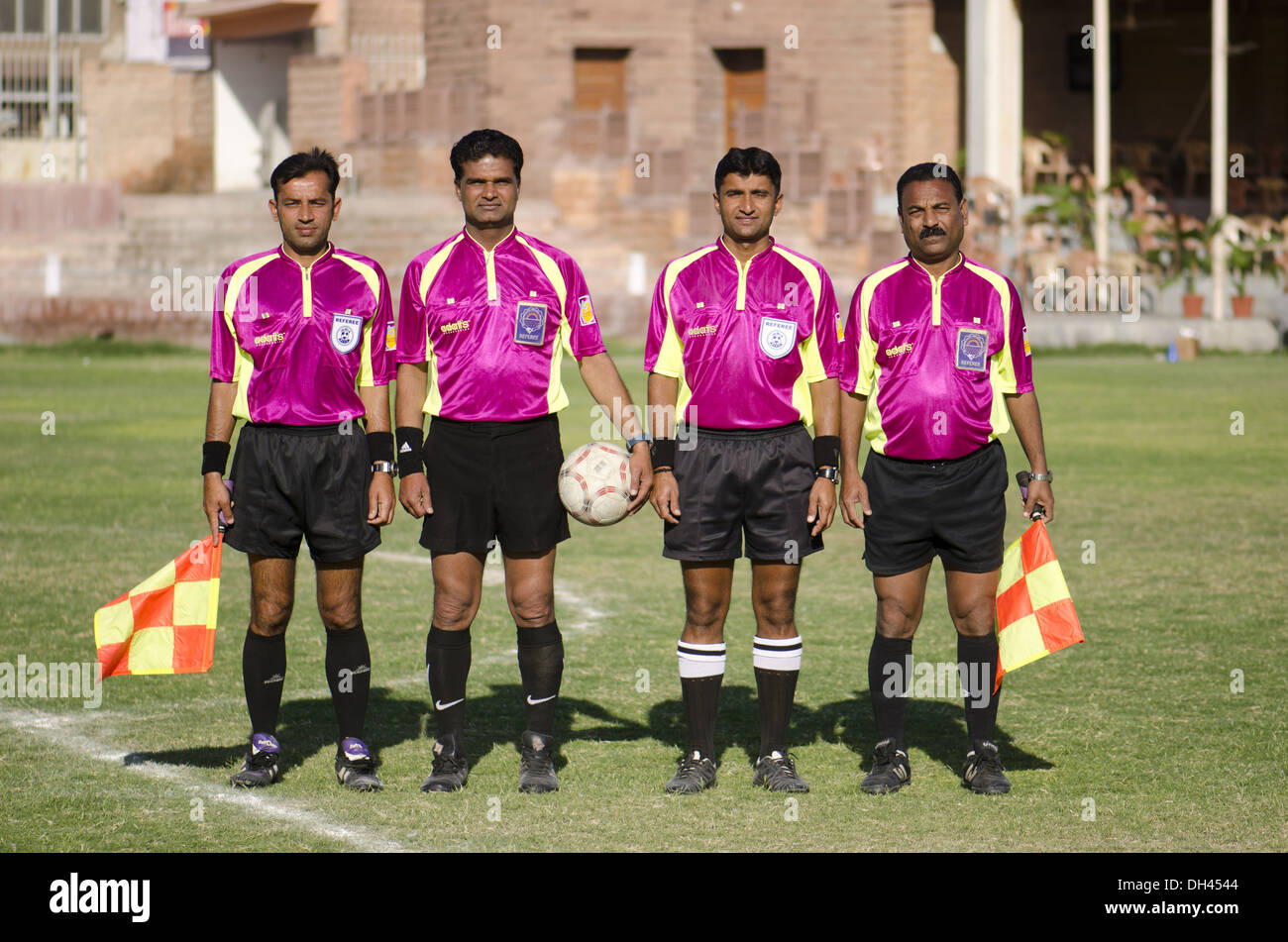 Arbitri di partite di calcio , india , asia , MR 786 Foto Stock