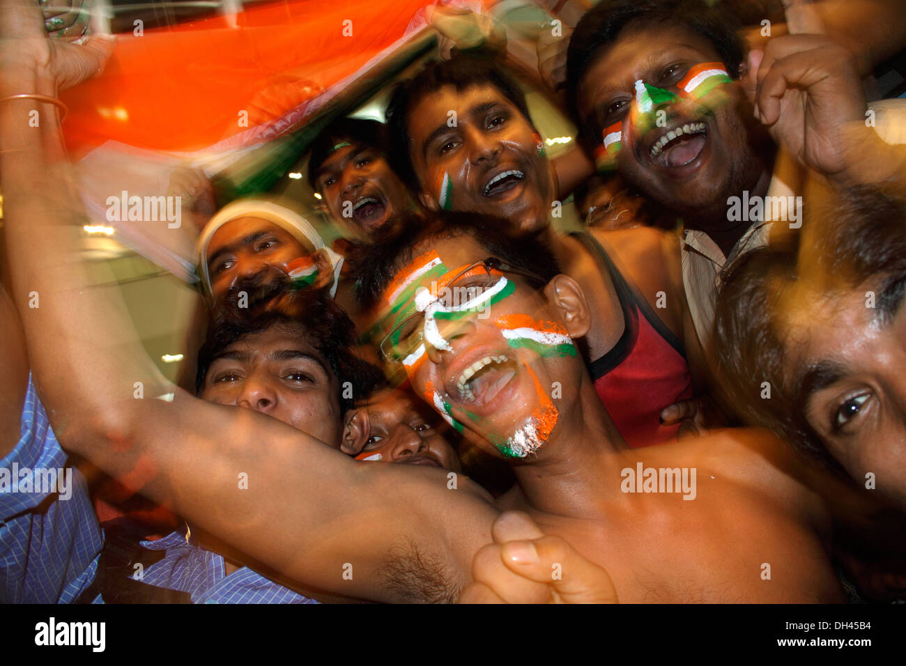 Popolo Indiano celebrando la vittoria di Coppa del Mondo di cricket Kolkata India Asia Foto Stock