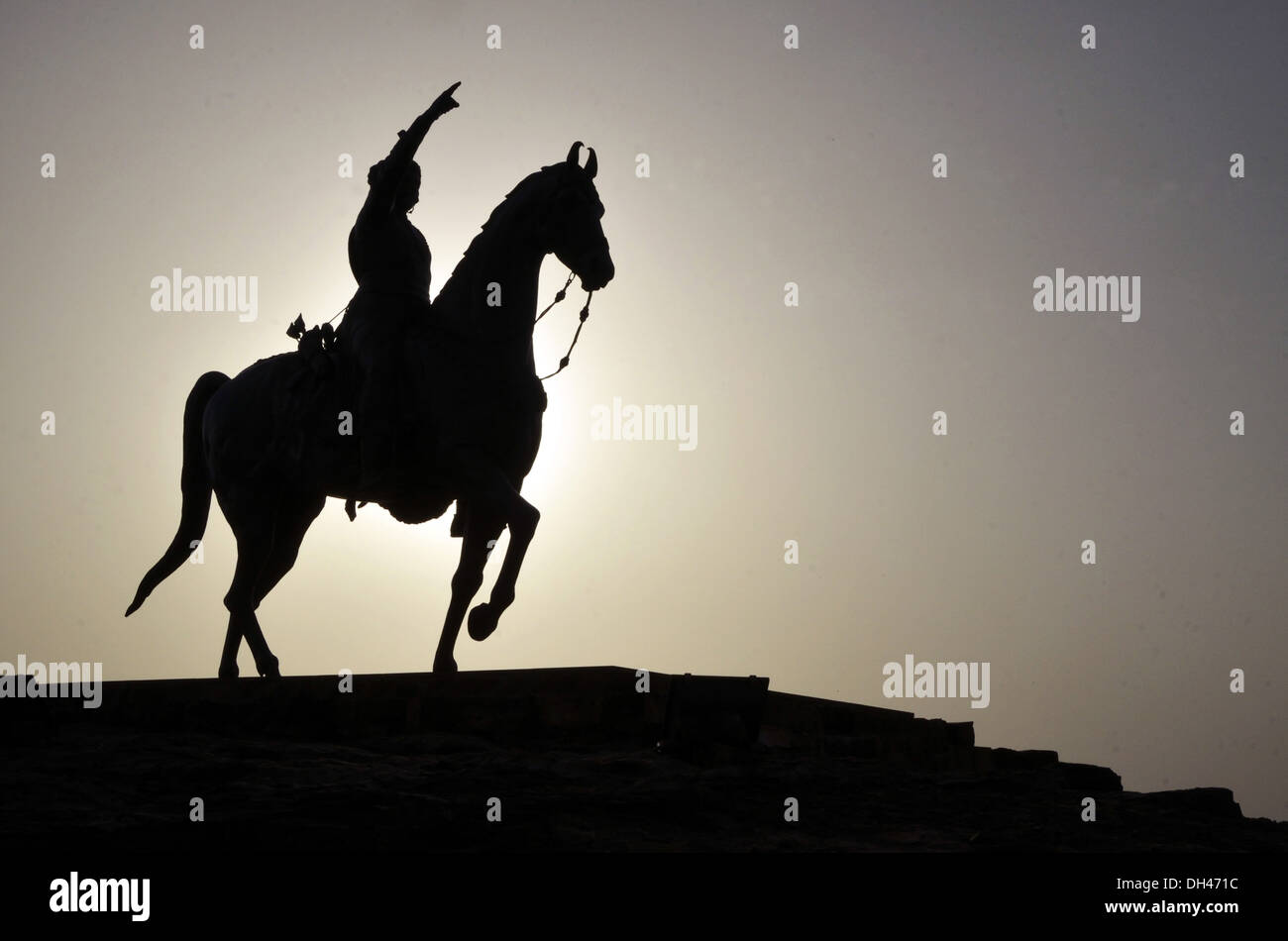 Statua di metallo di Rao Jodha sul cavallo Jodhpur Rajasthan in India Foto Stock